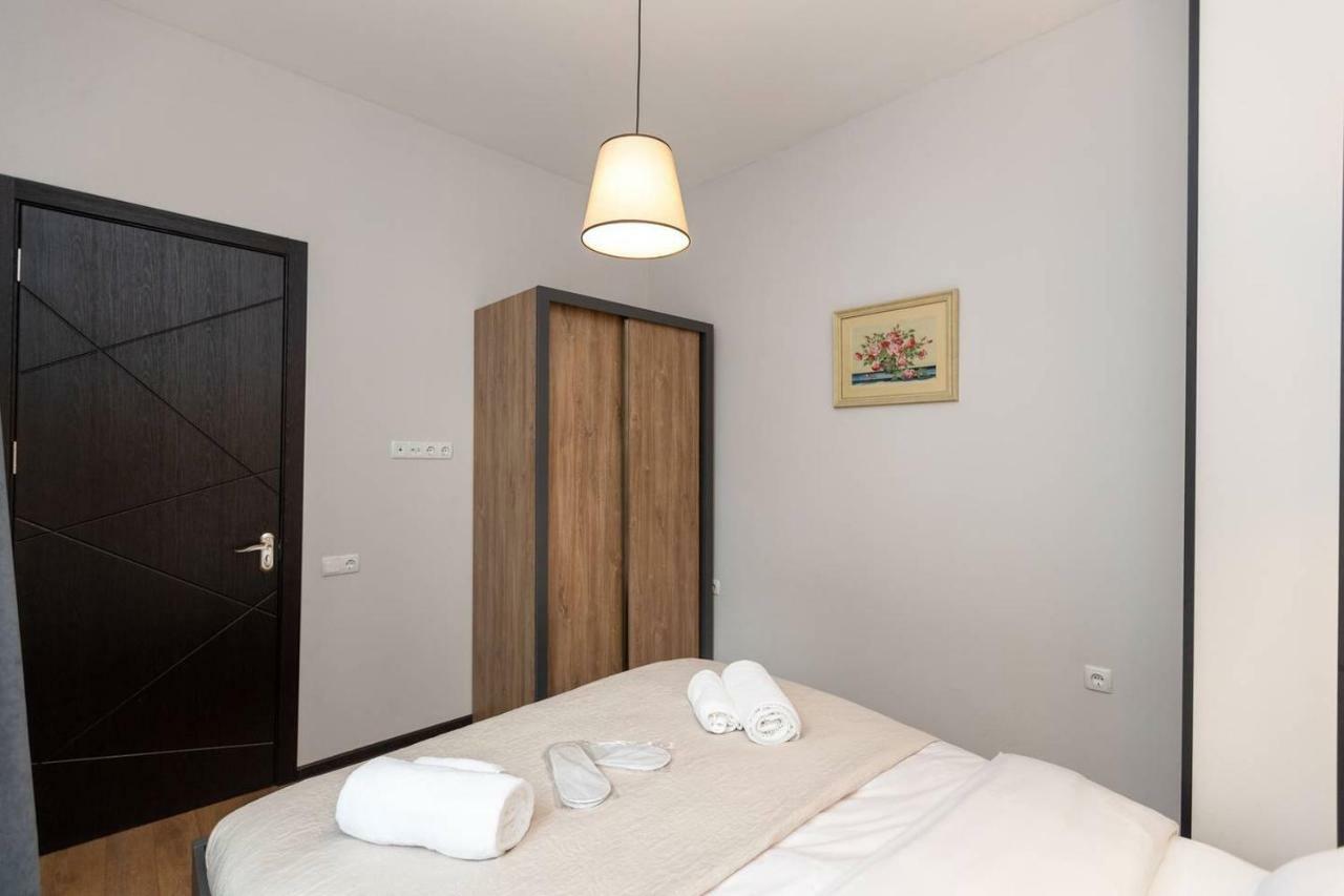Wehost Apartment Near Fabrika Tbilisi Esterno foto