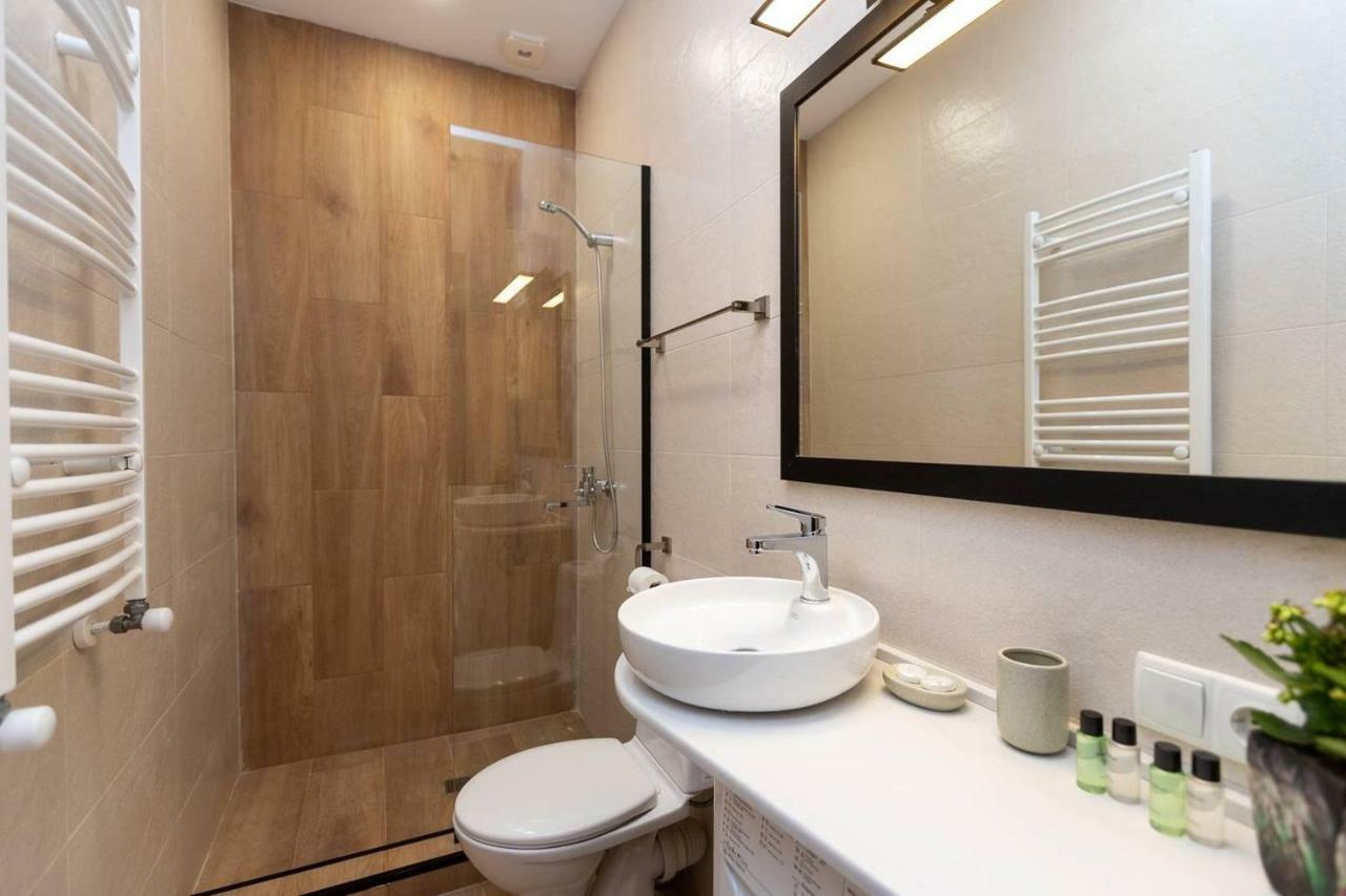 Wehost Apartment Near Fabrika Tbilisi Esterno foto