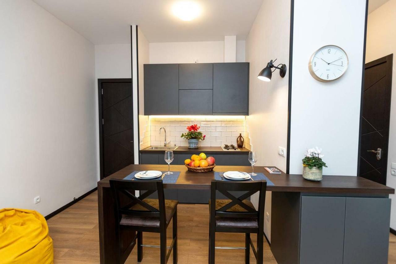 Wehost Apartment Near Fabrika Tbilisi Esterno foto